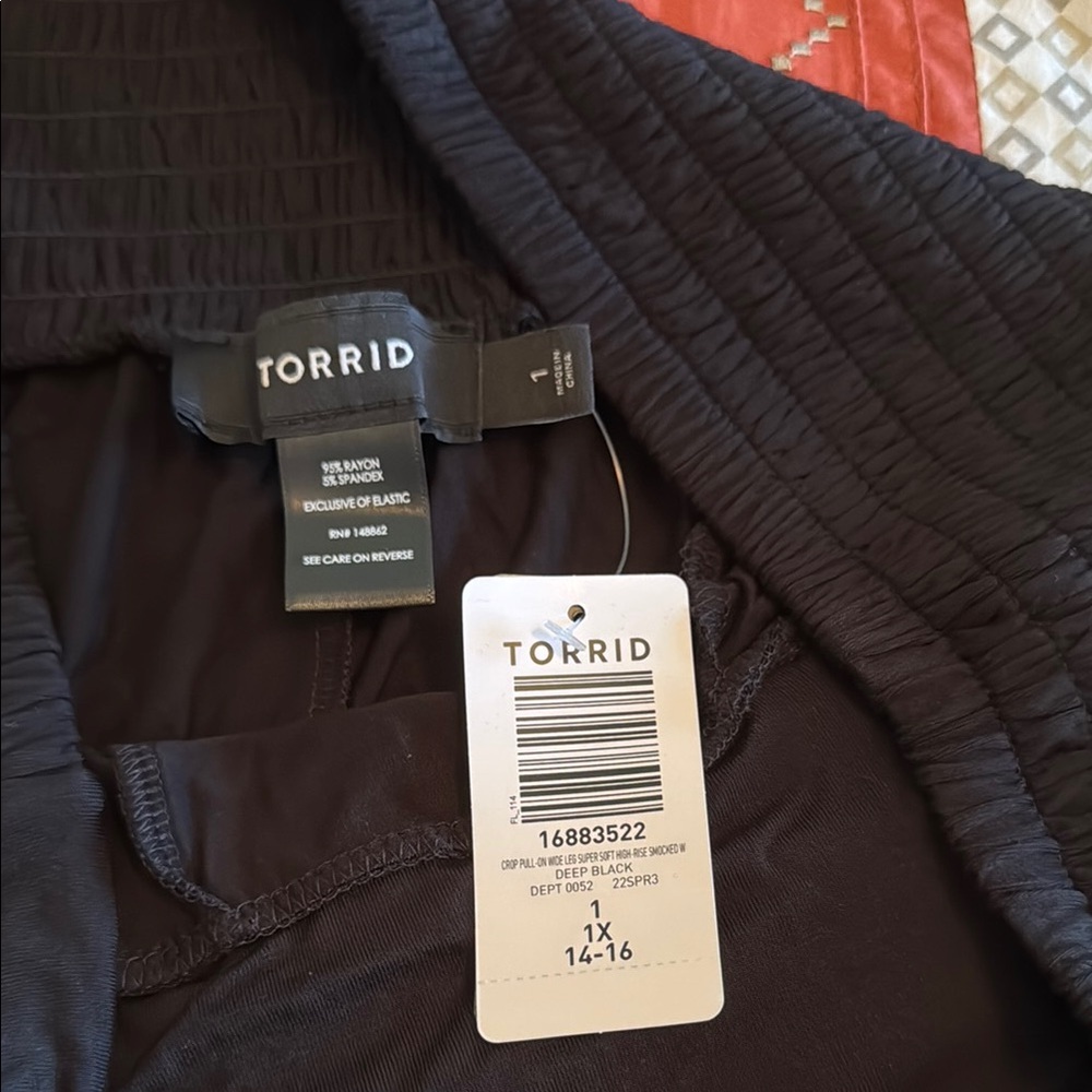 Torrid Black Midi A-Line Capris for Work - Picture 3 of 3